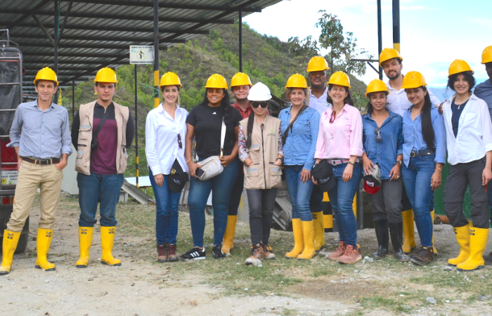 Oro Fairmined en acción: lecciones sobre sostenibilidad y bienestar comunitario desde Íquira